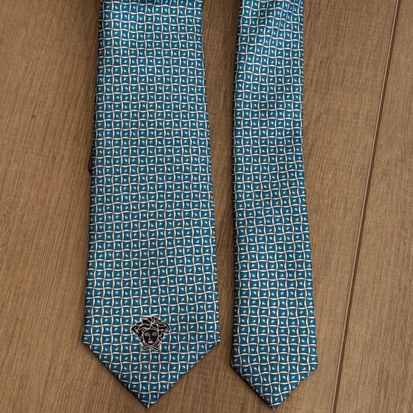 Gianni Versace Tie Blue Geometric  100% Silk Italy Luxury Medusa Logo Necktie 58 - Picture 2 of 9